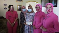 Ketua Bhayangkari Daerah Banten Ny. Ufik Fiandar silaturahmi dan memberikan empati perhatian kekediaman Ny. Riska Asep istri dari Bharatu Asep Amaludin .istimewa