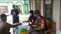 Babinsa Koramil Paron Dampingi Bidan Desa Pengobatan Gratis Pada Warga Lansia