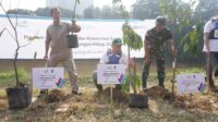 Peduli Lingkungan Hidup, Volunteer PLN UID Banten Aksi Bersih-Bersih Sungai dan Penanaman Pohon