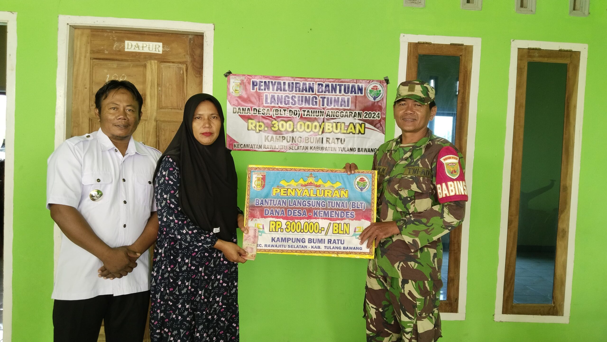 Kakam Bumi Ratu Pantau Langsung Penyaluran BLT Dana Desa.