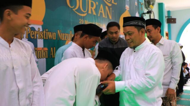 Pj Walikota Tangerang Beri Santunan Kepada Santri Pondok Pesantren As-Sa'adah Linahdlatil Ulama.