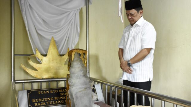 Setelah Hari Raya Idul Fitri Pj Bupati Tubaba Ziarah Ke Makam Raja-raja Di Tiyuh Pagar Dewa.