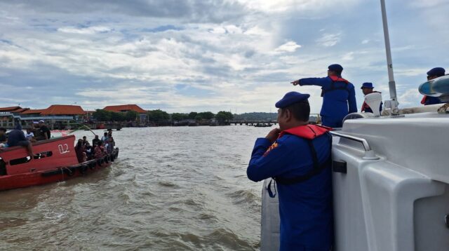 Perayaan Ketupat, Polres Bangkalan Siagakan Personel Pengamanan Lebaran di Tengah Laut.