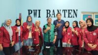 Mahasiswi Universitas Bina Bangsa Kunjungi PWI Banten.
