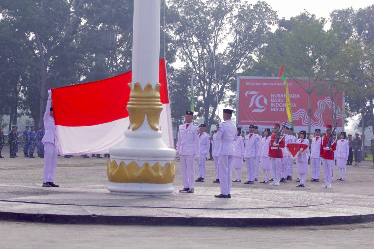 Pj Bupati Tulang Bawang Ir.Ferli Yuledi Pimpin Upacara HUT RI Ke-79 Tahun 2024.