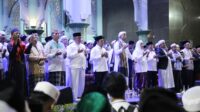 Puluhan Ribu Umat Islam Padati Kawasan Masjid Raya Al - Azhom Kota Tangerang.