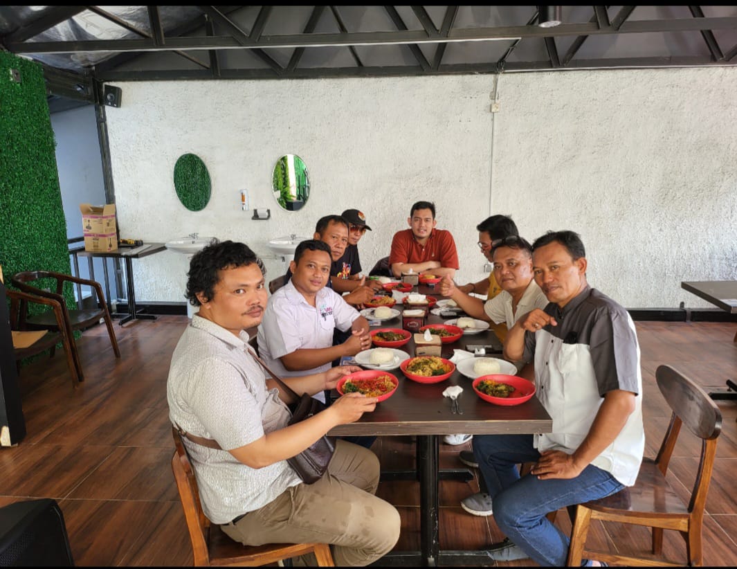 SMSI Kabupaten Tangerang Rapat di Resto Mananti dan Cafe NANA Banjar Wijaya.
