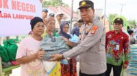 Polres Tulang Bawang Gelar Bakti Kesehatan dan Berikan Bansos Kepada Warga Terdampak Bencana Alam Banjir.