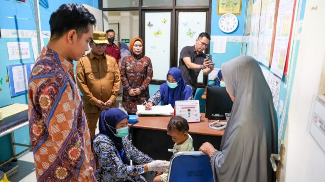 Gubernur Banten Andra Soni Dampingi Wapres Gibran Rakabuming Tinjau Cek Kesehatan Gratis.