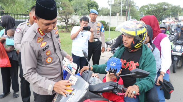 Kapolres Metro Tangerang Kota Turun ke Jalan Sosialisasi Layanan Pengaduan Polri 110.