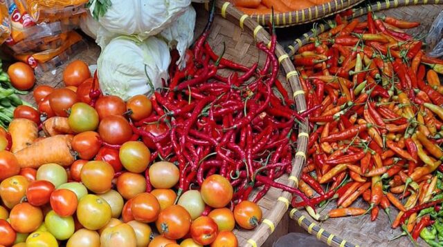 Harga Sayuran Pasar Hipli Fluktuatif Menjelang 17 Agustus.