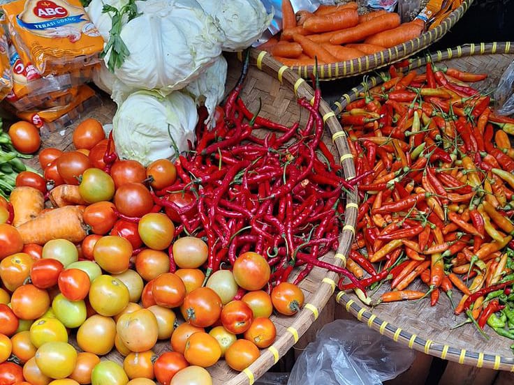 Harga Sayuran Pasar Hipli Fluktuatif Menjelang 17 Agustus.