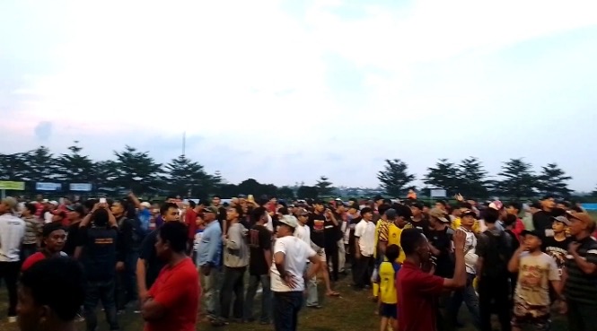Laga Sepakbola Desa Gempol Sari Vs Lebakwangi Berakhir Ricuh.