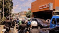 Kemacetan Parah di Jalan Duri Kosambi Bentrok dengan Jam Pulang Sekolah.