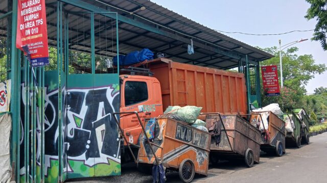 TPS RW 010 Cengkareng Timur Batasi Pembuangan Sampah, Warga Luar Dilarang Buang di Lokasi.