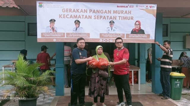 Laris Manis! Warga Sepatan Timur Antusias Grebek Bazar Sembako Murah