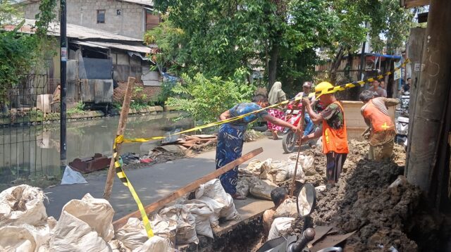 Proyek Galian Ganggu Aktivitas Warga dan Pedagang.