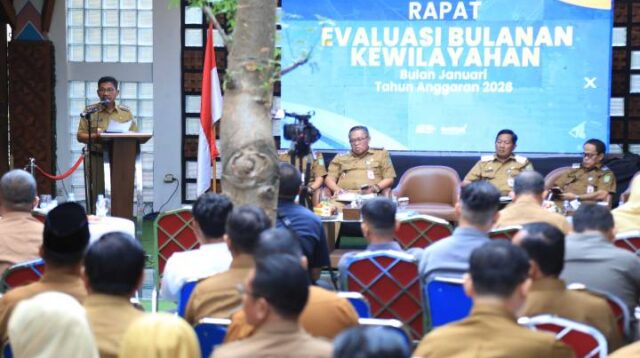 Rapat Evaluasi Perdana 2026, Sachrudin Tekankan Kesiapsiagaan Wilayah dan Kualitas Pelayanan Publik.