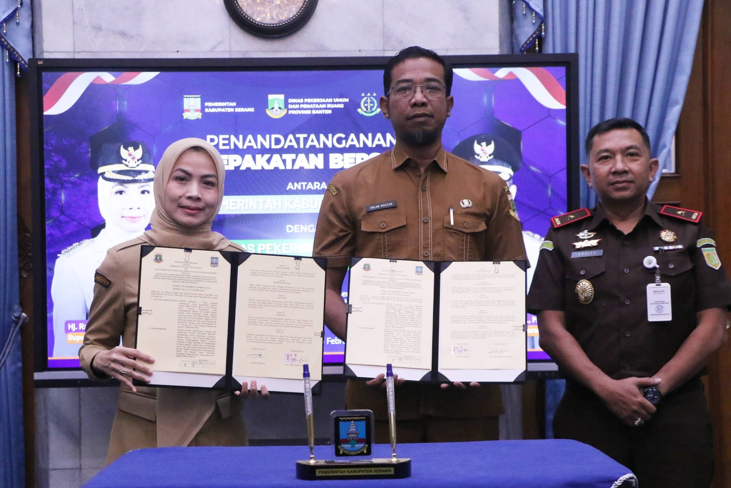 Pemkab Serang Teken Kerja Sama tentang LP2B Akses Tol RS Adhyaksa dengan DPUPR Banten.