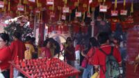 Suasana Khidmat Warnai Perayaan Imlek Tahun Kuda Api di Boen Tek Bio Kota Tangerang.