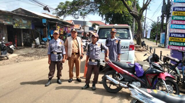 Jaga Kondusivitas Lalu Lintas dan Kamtibmas, Kelurahan Pakuhaji Turut Serta Dalam Pengamanan HUT ke-8 RSUD Pakuhaji