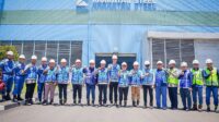 Direktur Utama Krakatau Steel Dr. Akbar Djohan bersama Komisi VI DPR RI, Danantara, dan BP BUMN meninjau fasilitas produksi Krakatau Steel di Cilegon.