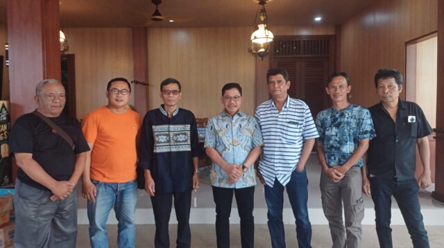 Silaturahmi Idul Fitri, PWI Kota Tangerang Kunjungi Kediaman Walikota.