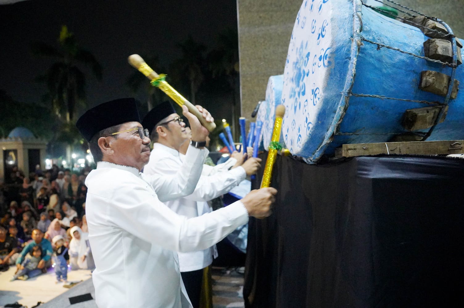 Walikota dan Wakil Walikota Tangerang Takbiran Bersama Warga di Al-A’Zhom.