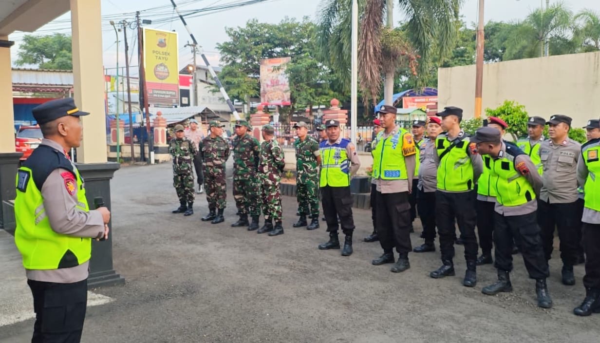 Kapolsek Tayu Kawal Takbir Keliling, Replika Islami Kelilingi Kecamatan.