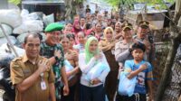 Masuk Gang Permukiman Tanah Tinggi, Kapolres Metro Tangerang Kota Bawa Sembako dan Dengarkan Curhat Warga