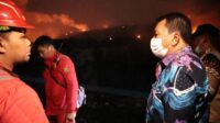 Bupati Maesyal Tinjau Kebakaran TPA Jatiwaringin, Pastikan Penanganan dan Evakuasi Warga Berjalan Cepat
