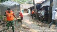 Koramil 02/Batuceper Bersama Warga Bersihkan Tumpukan Sampah di Jurumudi