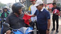 Sambut HUT RI ke-81, Sachrudin Pimpin Aksi Bersih Kota dan Pembagian Bendera