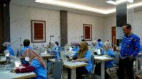 Disnakertrans Kabupaten Serang Beri Pelatihan 32 Warga Menjahit Garmen