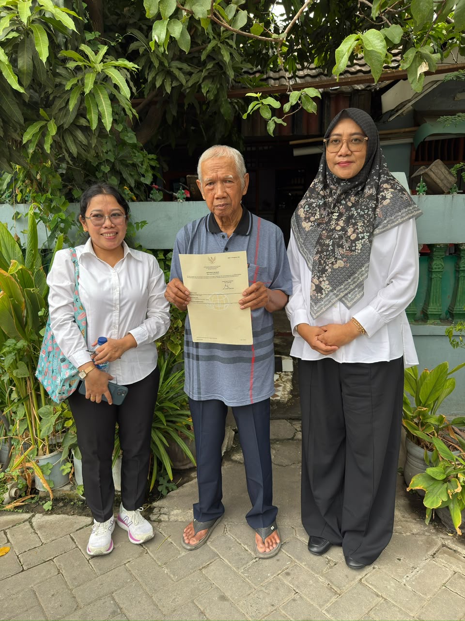 Hadirkan Pelayanan Pertanahan Inklusif, Kantah Kota Tangerang Antarkan sertipikat Tanah Langsung KE Rumah Pemohon Melalui Inovasi CLBK.
