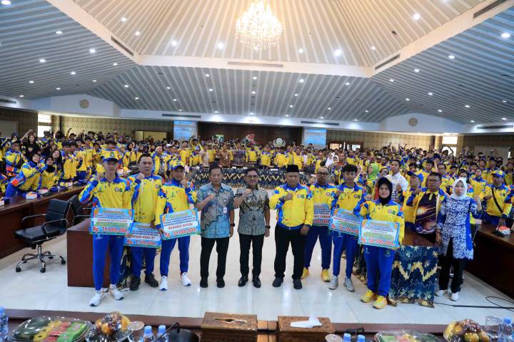 Raih 296 Medali di Popda dan Peparpeda 2026, Atlet Kota Tangerang Terima Bonus