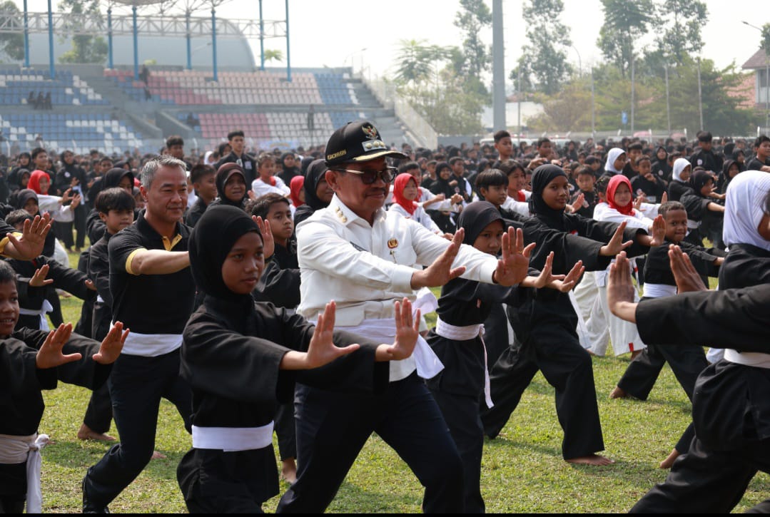 Wali Kota Tangerang Saksikan Peragaan Atlet Pecak Silat Pelajar