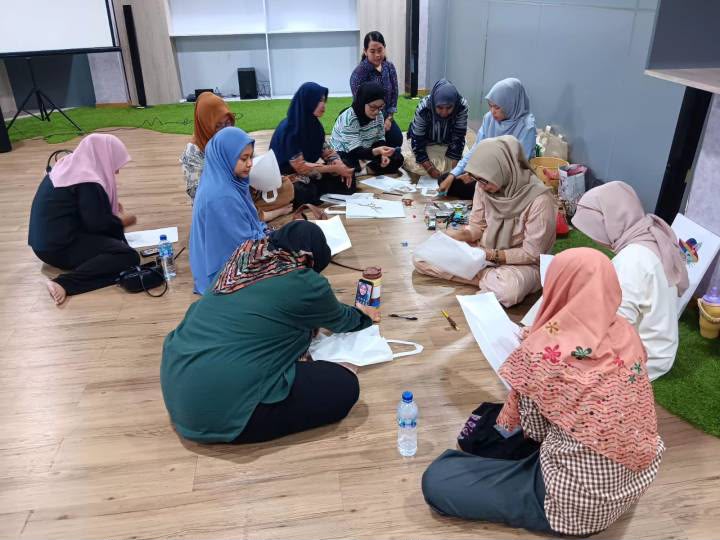 DPAD Kota Tangerang Ubah Perpustakaan Jadi Ruang Kreatif Lewat Pelatihan Sulam Pita