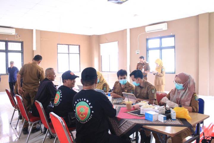Jaga Kondisi Tetap Prima, Kecamatan Jatiuwung Gelar Pemeriksaan Kesehatan Gratis untuk Satlinmas